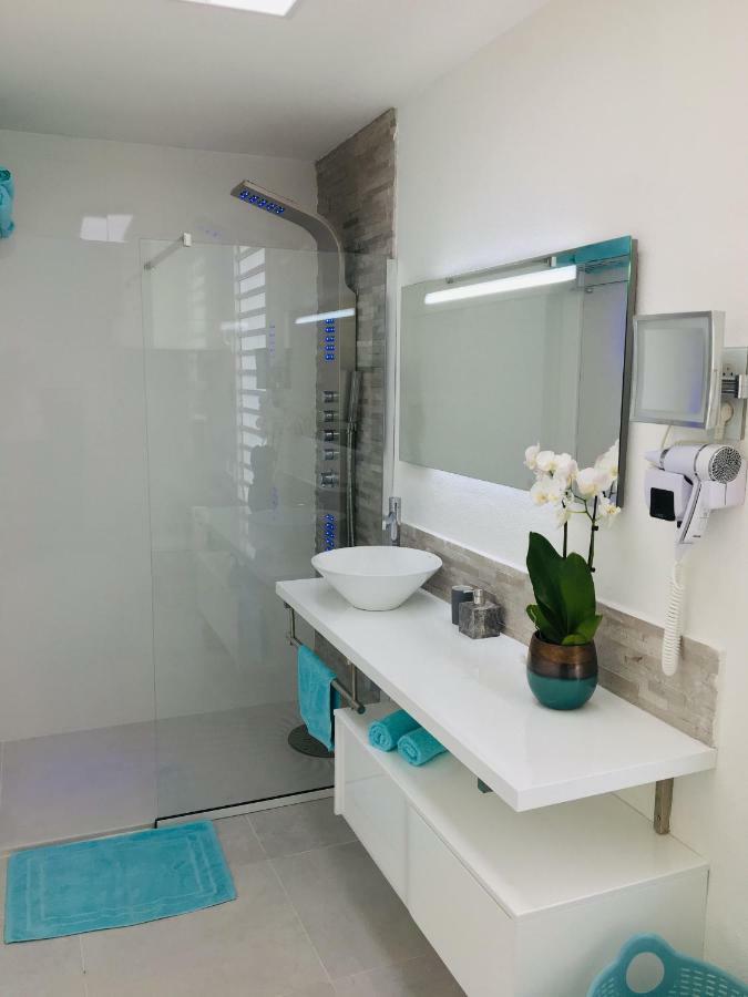 Studio Cozy Mélissa Élégance - GUADELOUPE , LE GOSIER , DAMPIERRE - JACUZZI-SPA WELLIS EVEREST PREMIUM AVEC PLEINE VUE MER - OCÉAN à 180 degrés Extérieur photo